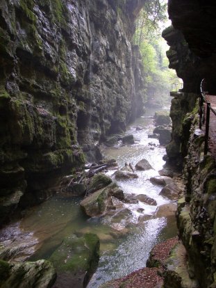 Door de Taubenlochschlucht